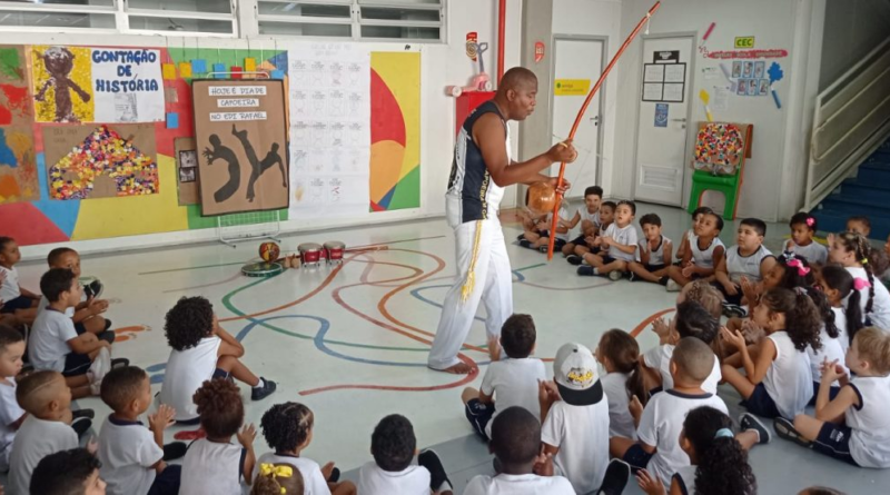 No mês da abolição da escravatura, guarda municipal combate o racismo com palestras e aulas de capoeira – Prefeitura da Cidade do Rio de Janeiro