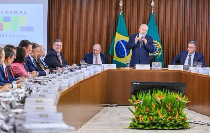 Em reunião, Lula dá “bronca” em ministros e pede cautela em anúncios