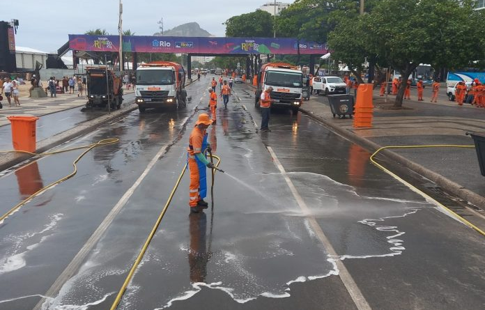 Comlurb intensifica operação de limpeza para último fim de semana de festival em Copacabana