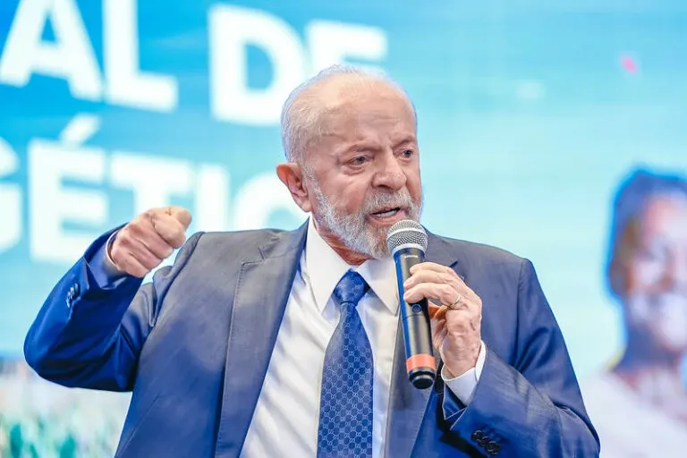 Com Brasil ardendo em chamas, o que Lula discursará na ONU?