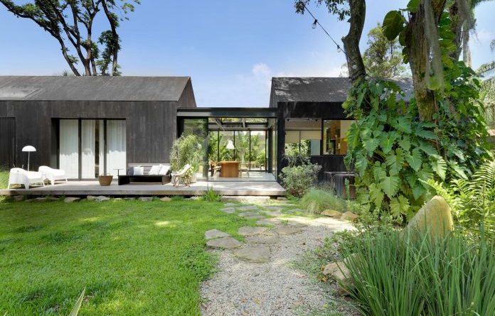 Casa sustentável em Itanhangá é destaque no ArchDaily por design integrado à natureza