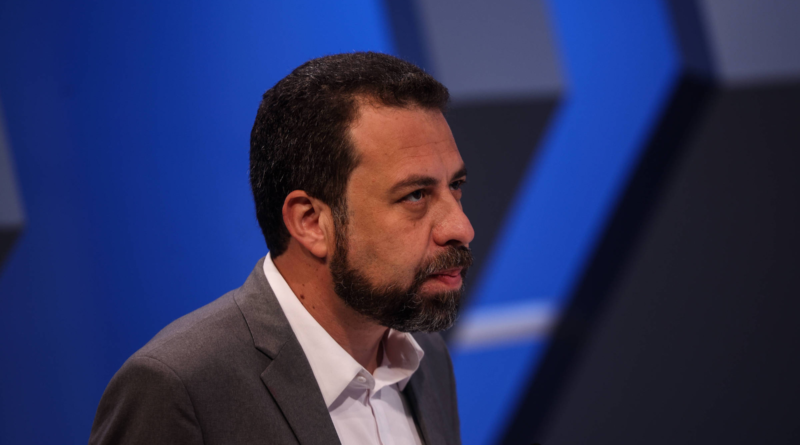 Campanha de Boulos faz ofensiva jurídica contra membros da 'rede de cortes' de Marçal