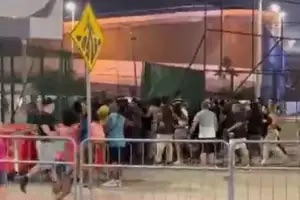 Grupo força grade para tentar invadir Rock in Rio; vídeo