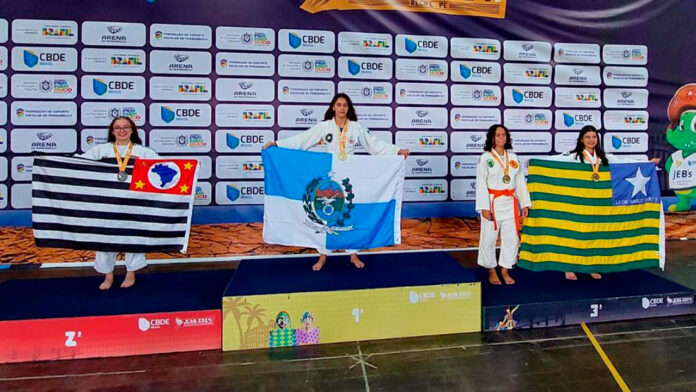 Atleta do Botafogo Judô é campeã brasileira estudantil