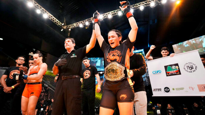 Shooto Brasil 125: Yana Gadelha finaliza Thalita Soares e conquista cinturão