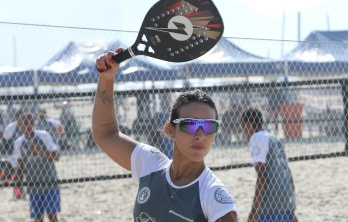 Mais de 300 atletas competem na sétima etapa do Circuito Fairmont de Beach Tennis em Copacabana