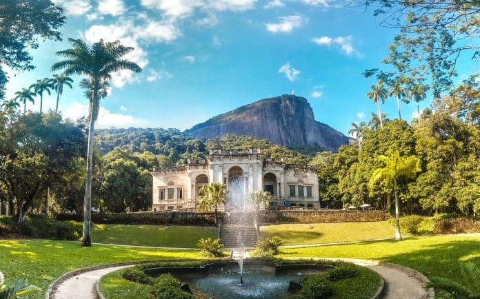 Parque Lage recebe grafite temporário sobre desastres ambientais