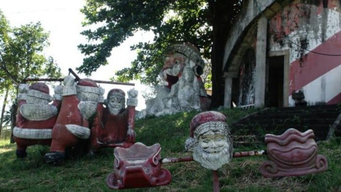 Rio de Janeiro tem parque temático natalino abandonado em Itaguaí