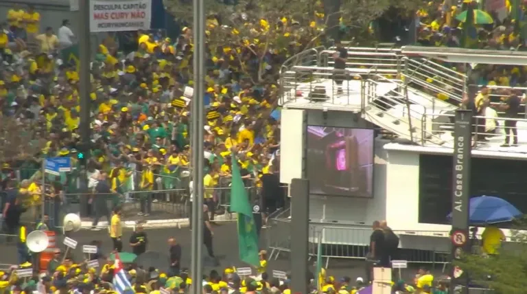 Avenida Paulista registra grande público antes de ato do 7/9