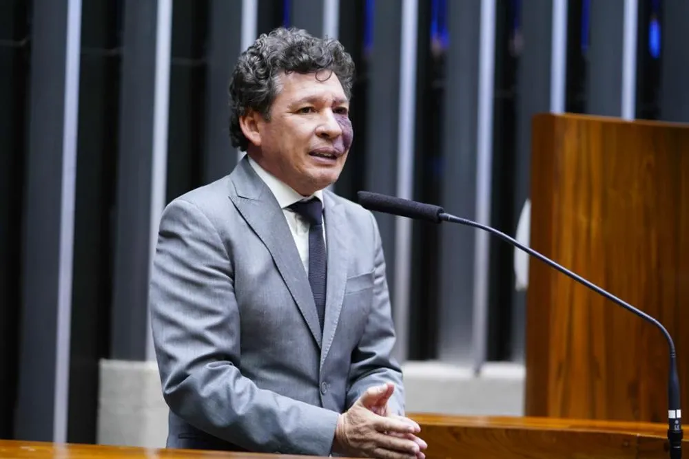 Vice-líder do governo defende que PT precisa se “reinventar”