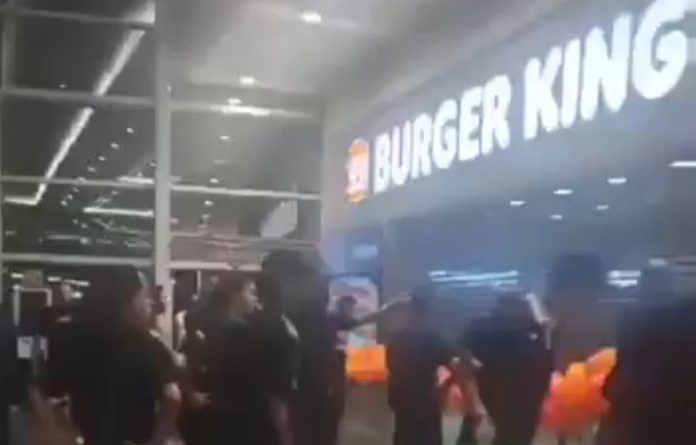 Burger King do ParkShopping, em Campo Grande, pega fogo e assusta frequentadores; vídeo