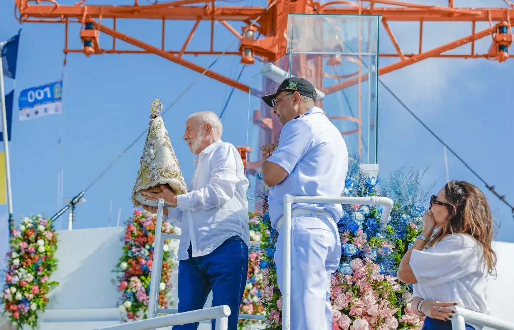 No Círio de Nazaré, Lula recebe gritos de “vai roubar a santa”