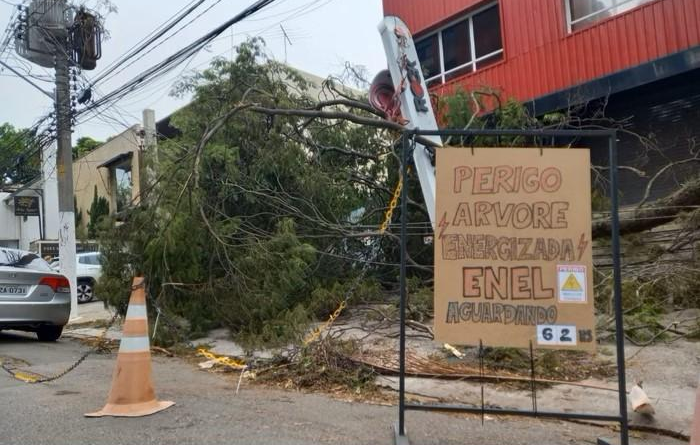 “Cadê a luz?”: população faz panelaço contra apagão na zona sul de SP