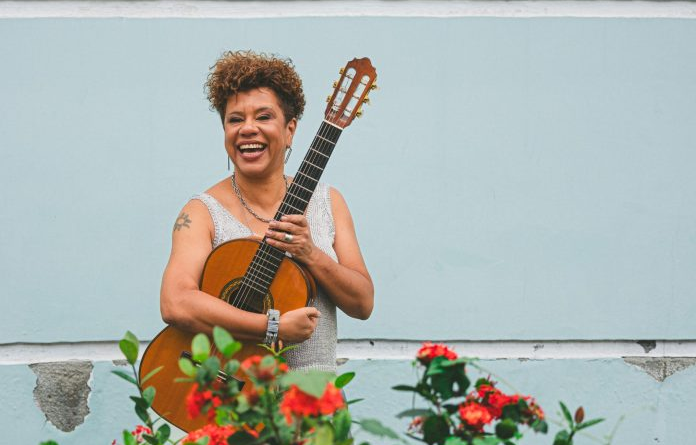 Ana Costa encerra turnê do álbum “Pra Recomeçar” com show gratuito no Teatro Ipanema