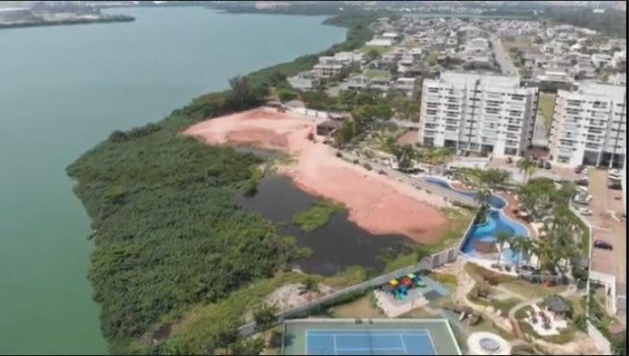 Ambientalistas e autoridades cobram fiscalização em obra que está aterrando margem da Lagoa de Jacarepaguá