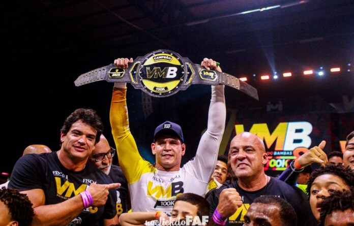 Cezar Mutante vence Serginho Moraes na capoeira no VMB 100k