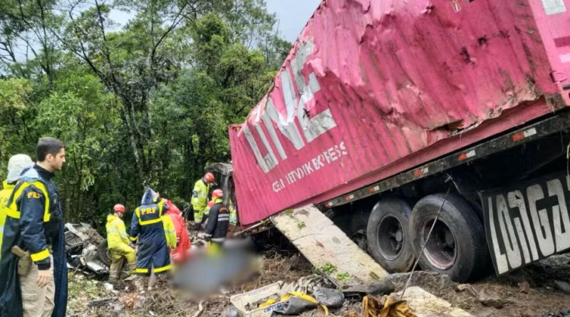 Acidente envolvendo van com adolescentes de equipe de remo de Pelotas deixa nove mortos na BR-376, no Paraná