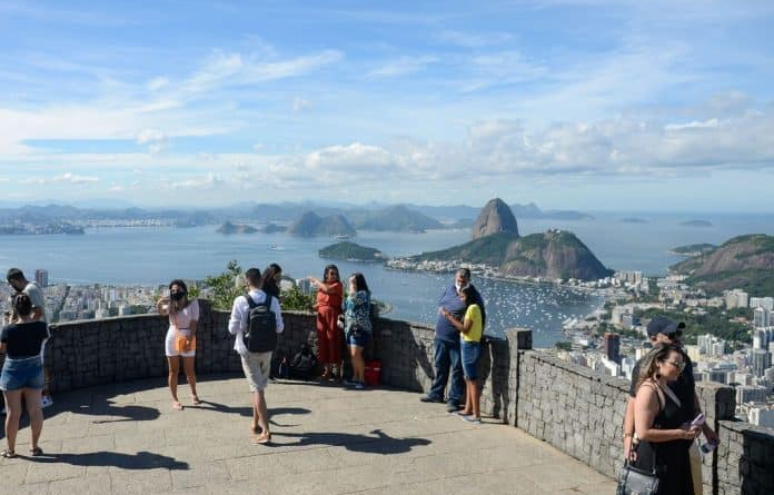 Câmara do Rio aprova lei que cria turismo de base comunitária