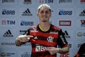 Flamengo se pronuncia sobre presença de Guillermo Varela em briga de torcida do Peñarol