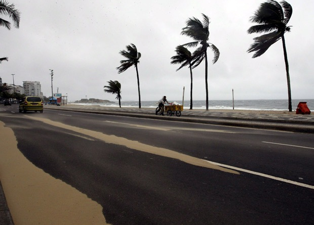 Previsão indica rajadas de ventos de até 90 km/h para esta sexta-feira no Rio