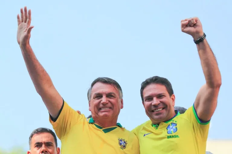 Jair Bolsonaro chega ao Rio para garantir Ramagem no 2º turno