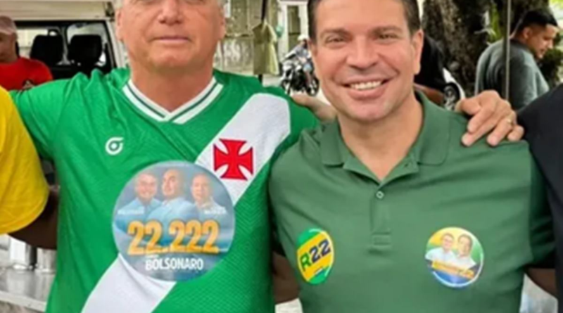 Em campanha com Ramagem no Rio, Bolsonaro promete ir a jogo do Vasco