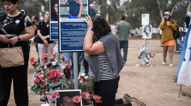 Sob disparo de foguetes do Hamas, Israel tem protesto em frente à casa de Netanyahu, e atos em memória de vítimas e reféns