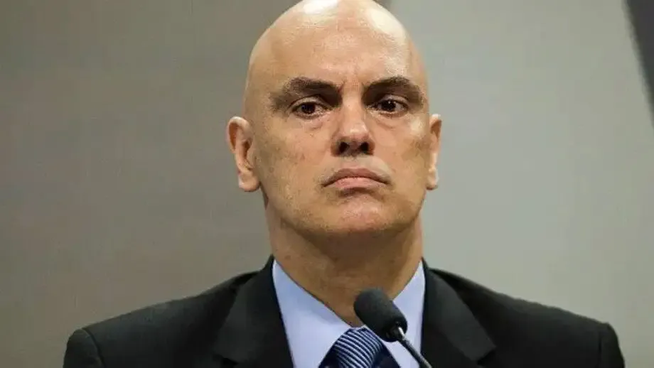 Moraes vai decidir como será usado o valor milionário pago pelo X