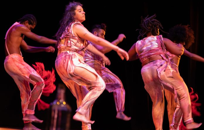 Espetáculos gratuitos de dança de Nyandra Fernandes têm única apresentação no Teatro Cacilda Becker